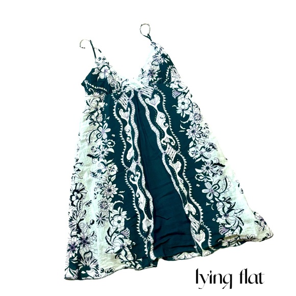 Adorable little sundress by heritage 1981- size Medium - Picture 3 of 9